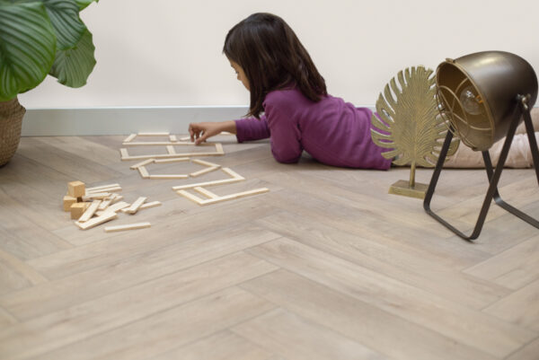 Floer Visgraat Click PVC Rijn Gerookt Wit sfeer 2