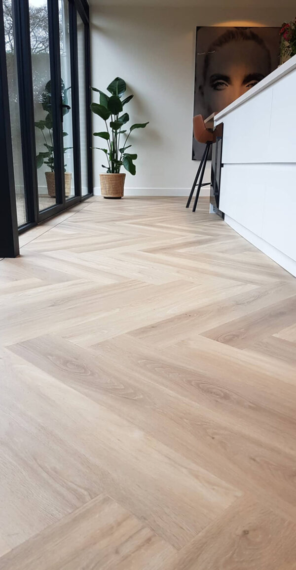 Floer Walvisgraat Click PVC Orka Onbehandeld klantfoto gang keuken1